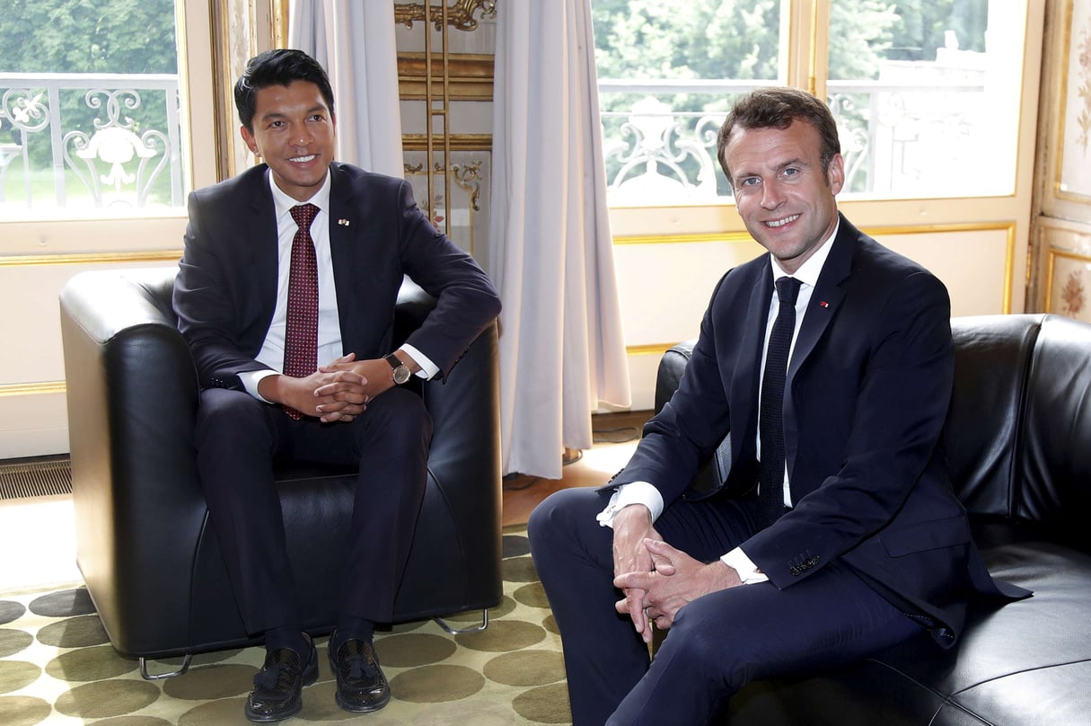 Emmanuel Macron (à d.) et Andry Rajoelina, à Paris, le 29 mai 2019 (image d’illustration). © Charles Platiau/AP/SIPA