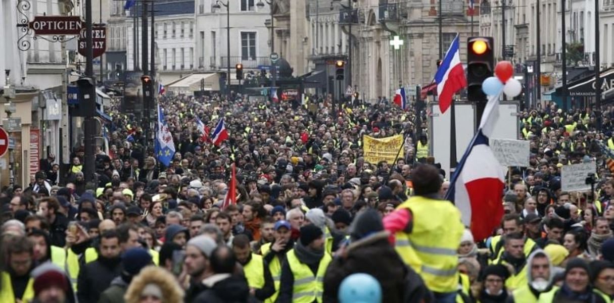Des manifestants gilets jaunesdéfilant à Paris, le 12 janvier 2019. © Thibault Camus/AP/SIPA