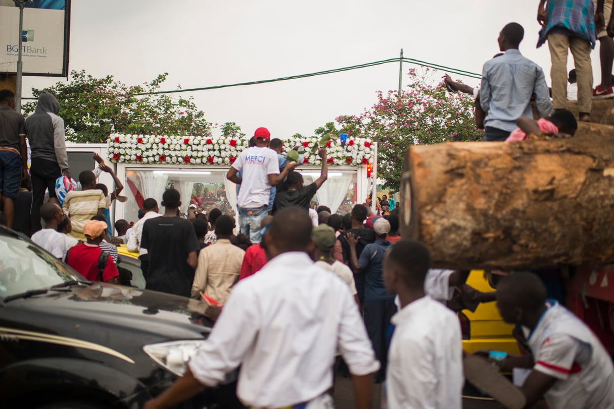 Scènes de liesse à Kinshasa lors du retour de la dépouille d’Étienne Tshisekedi, le 30 mai 2019. &copy; Colin Delfosse pour JA