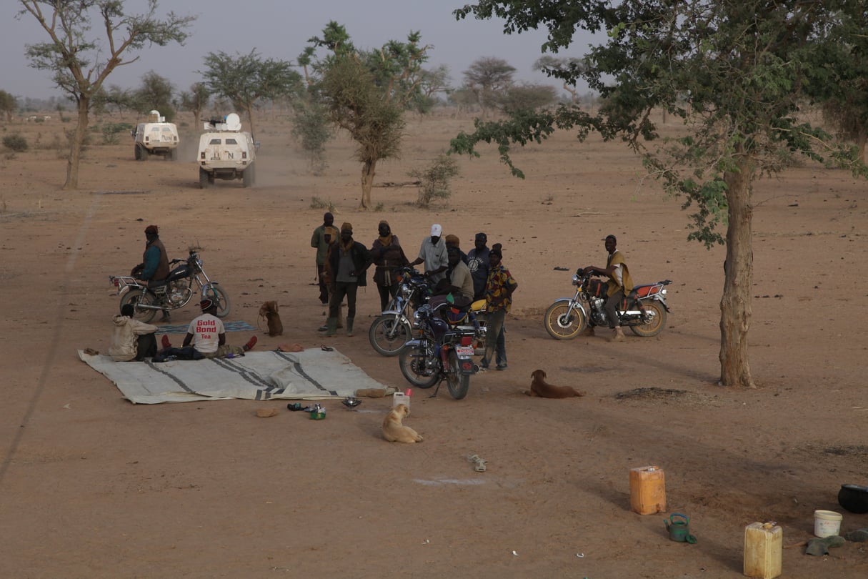Des membres de la milice Dan Na Ambassagou, à Dangaténé dans le centre du Mali, en mars 2019 (photo d’illustration). © Baba Ahmed pour Jeune Afrique