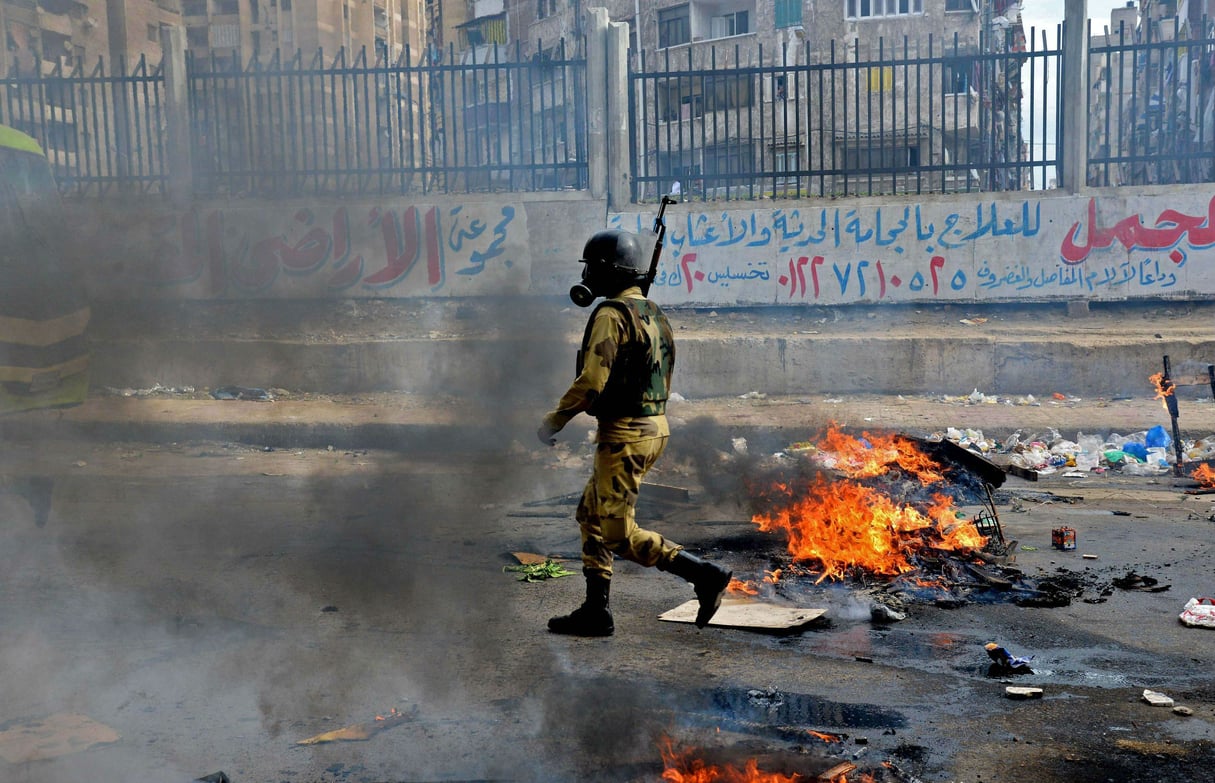 Un policier lors de la répression des maniferstations pro-Morsi, en 2013 au Caire (archive). &copy; Heba Khamis/AP/SIPA