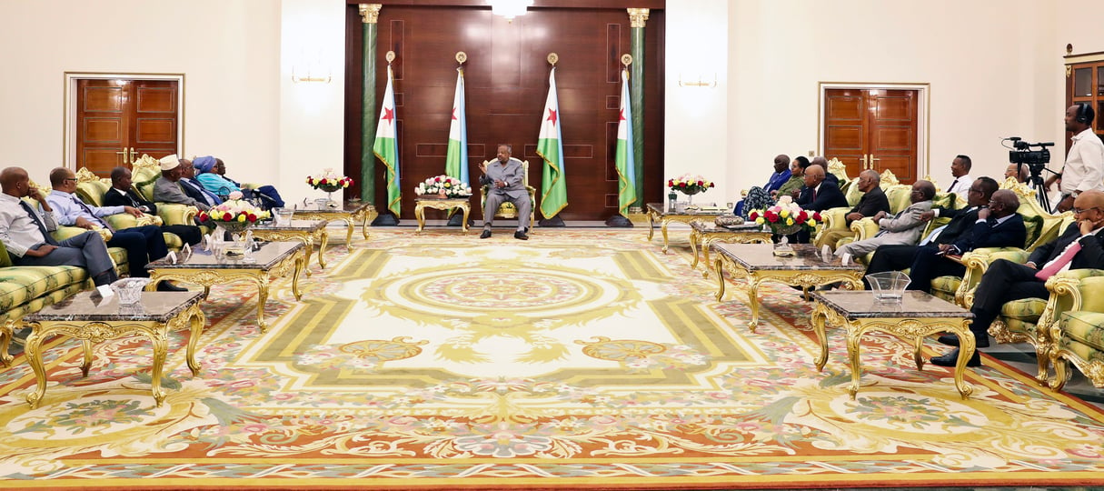 Ismaïl Omar Guelleh recevant les responsables des partis politiques, 
le 30 janvier, au palais 
de la République. © Abou Halloyta