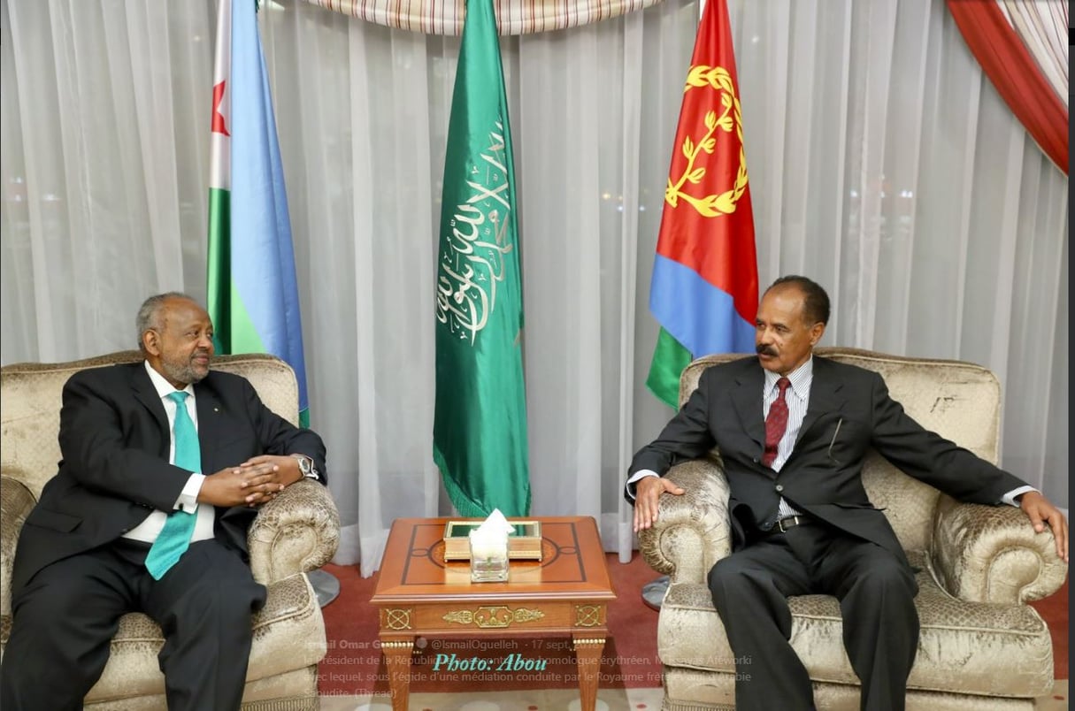 Lors de la rencontre entre Ismaïl Omar Guelleh, le président djiboutien (à g.) et Issayas Afeworki, le président érythréen, en septembre 2018. © Twitter officiel d’Ismaïl Omar Guelleh, le président djiboutien