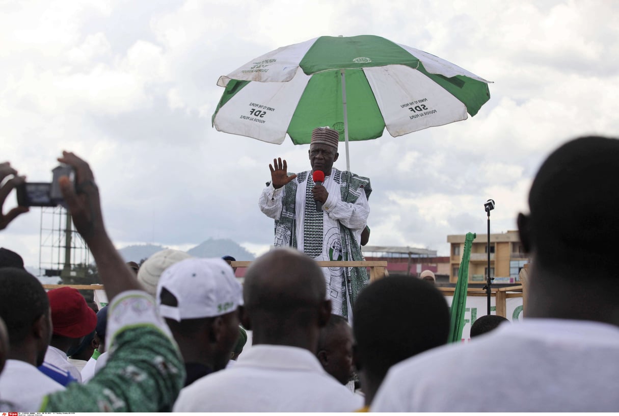 Ni John Fru Ndi, durant la campagne présidentielle à Yaoundé, en octobre 2011. © Sunday Alamba/AP/Sipa