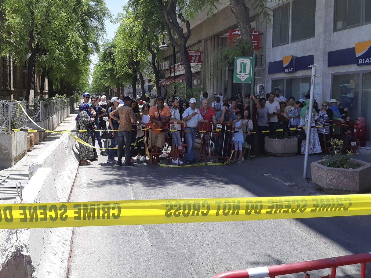 Un périmètre de sécurité autour de la zone de l’attentat commis en centre-ville de Tunis, jeudi 27 juin 2019. © Riadh Dridi/AP/SIPA