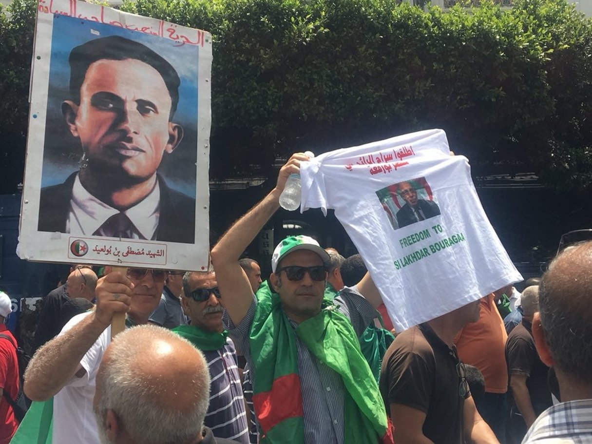 Des manifestants commémorant le 57e anniversaire de l’indépendance algérienne, vendredi 5 juillet 2019 à Alger. © Twitter/Zahra Rahmouni