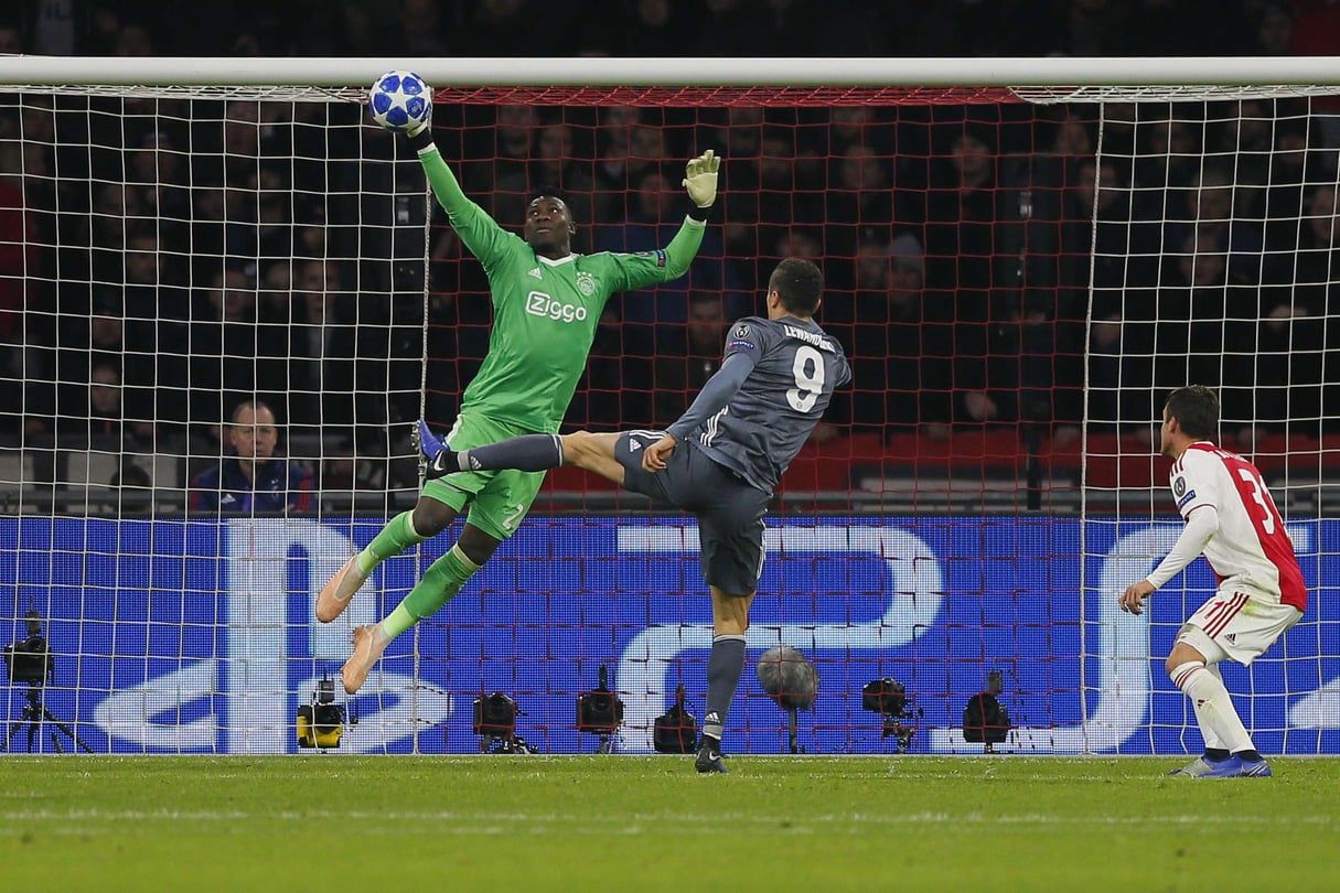 André Onana est le seul gardien de but africain né en Afrique et titulaire dans un grand club européen de football (l’Ajax Amsterdam). © Peter Dejong/AP/SIPA