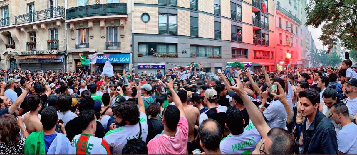 Des supporteurs de l’Algérie dans les rues de Paris après la victoire de leur équipe contre la Côte d’Ivoire en quart de finale de la CAN, jeudi 11 juillet 2019. © DR