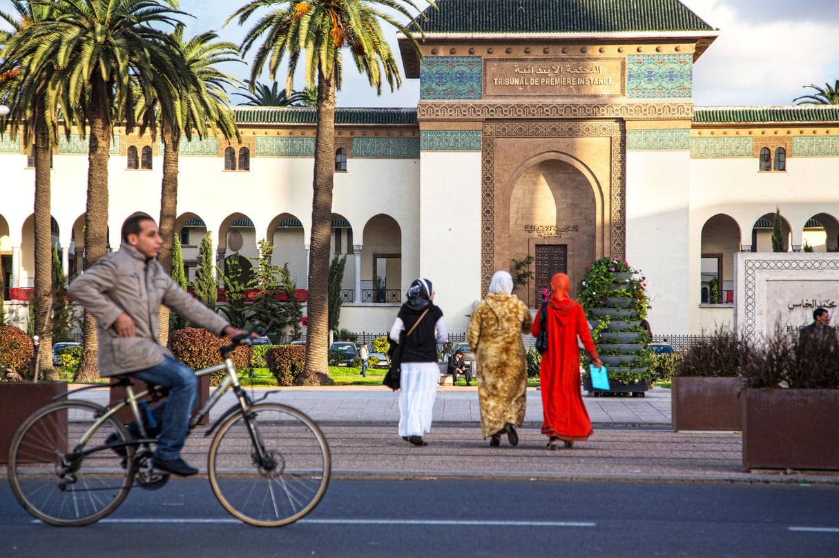 Devant le tribunal 
de première instance 
de Casablanca. © P. FORGET/SAGAPHOTO