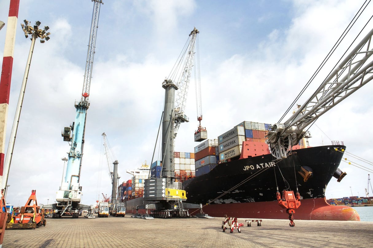 L’activité du port de Cotonou participe à 80 % aux recettes de l’État. © Jacques Torregano pour JA