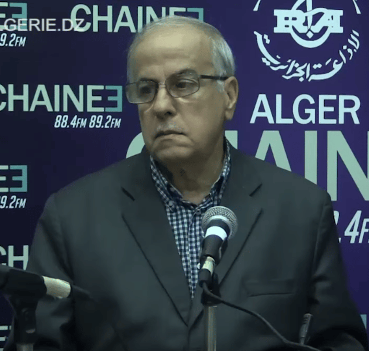 Karim Younès, ancien président de l’Assemblée populaire nationale et ex-ministre d’Abdelaziz Bouteflika, a été choisi pour présider le dialogue politique en Algérie. © YouTube/Radio Algérienne