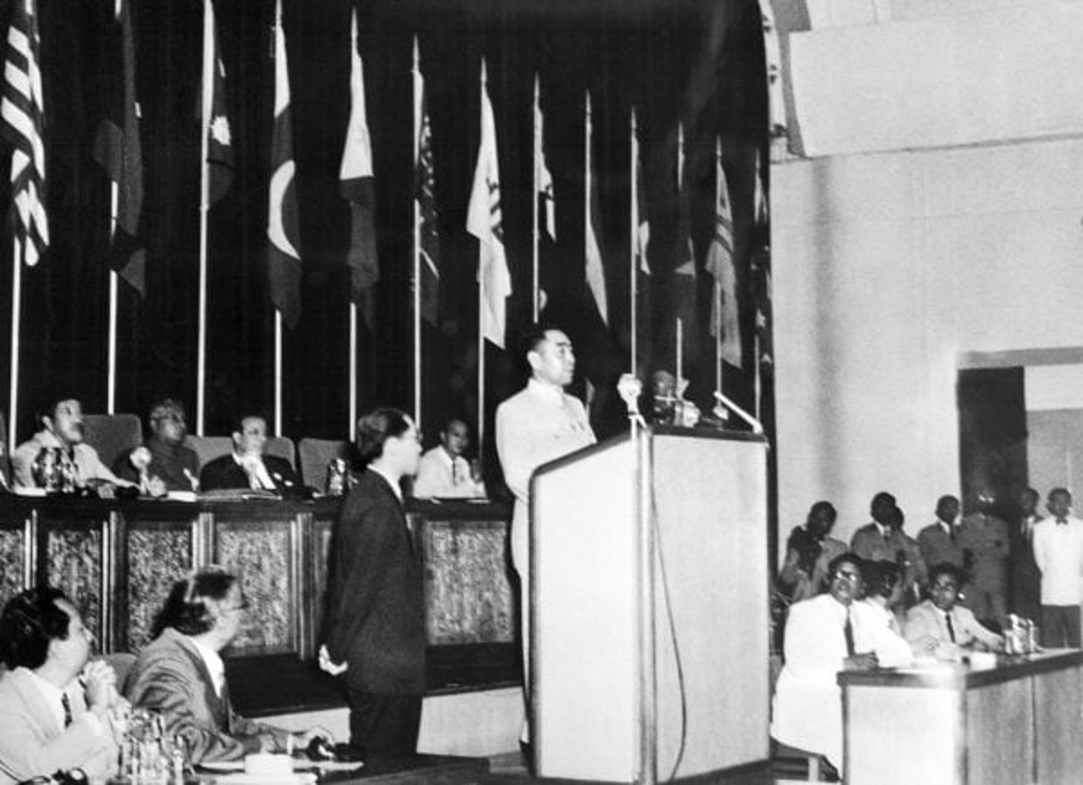 Zhou Enlai, alors Premier ministre, lors de la conférence de Bandung, qui s’est tenue en avril 1955. © STF/AFP