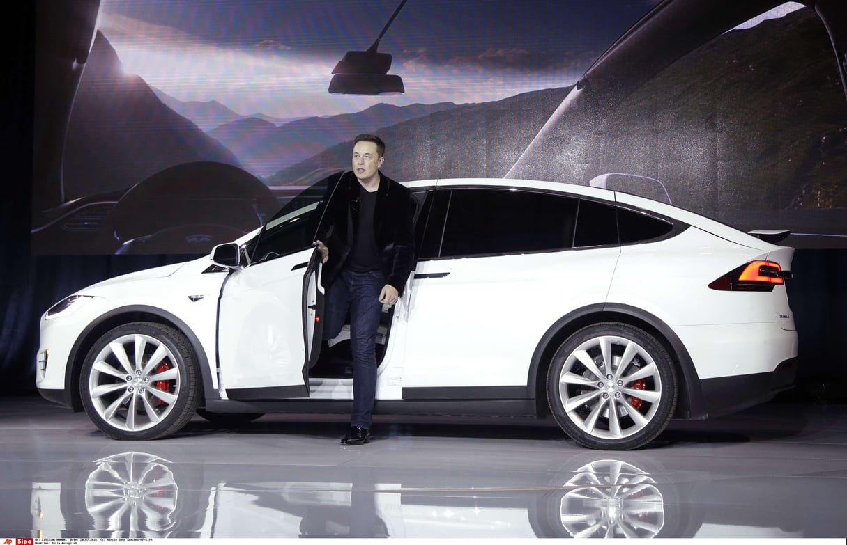 Elon Musk, PDG de Tesla Motors Inc., présente la voiture Tesla Model X au siège de la société à Fremont, en Californie. © Marcio Jose Sanchez/AP/SIPA