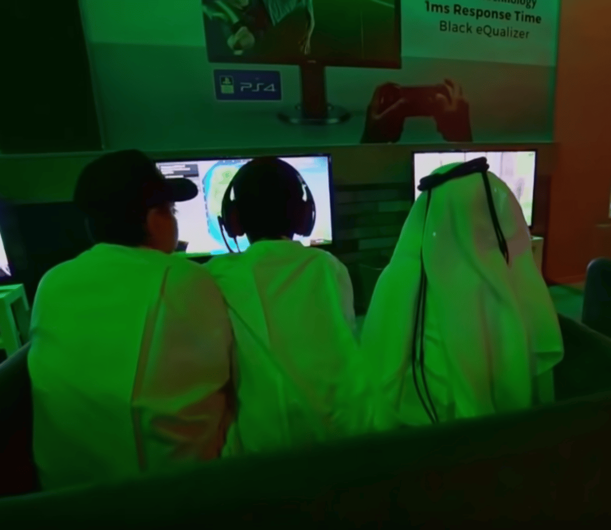 De jeunes Saoudiens devant des écrans (image d’illustration). © YouTube/ARTE