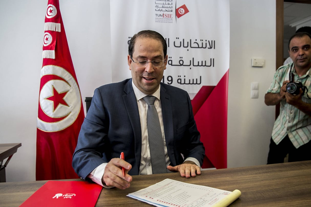 Le chef du gouvernement Youssef Chahed déposant sa candidature à l'élection présidentielle, vendredi 9 août 2019 à Tunis. &copy; Hassene Dridi/AP/SIPA