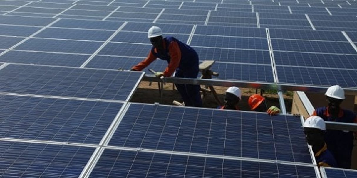 Deux centrales électriques solaires vont être construites au Sénégal pour un montant de 47,5 millions d’euros. © Stephen Wandera/AP/SIPA