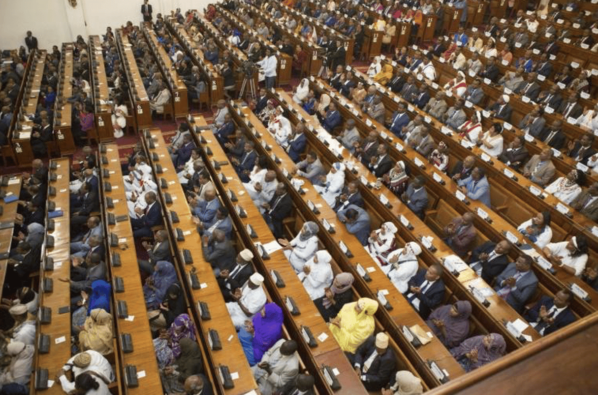 Les membres du Parlement éthiopien assistent à la prestation de serment de Abiy Ahmed, le 2 avril 2018, à Addis Abeba. © ZACHARIAS ABUBEKER/AFP