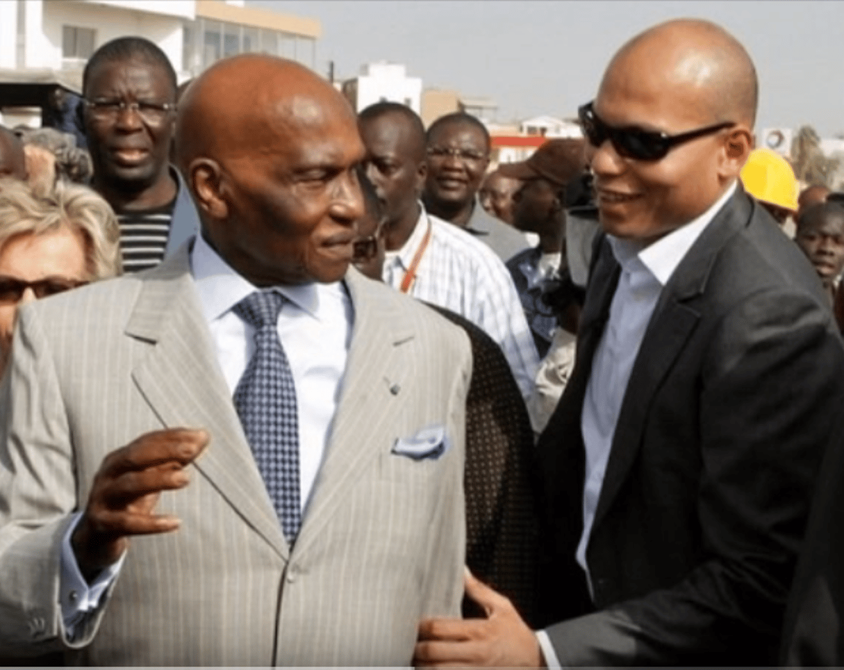 Abdoulaye Wade (g.) et son fils Karim © Youtube : Sol invictus