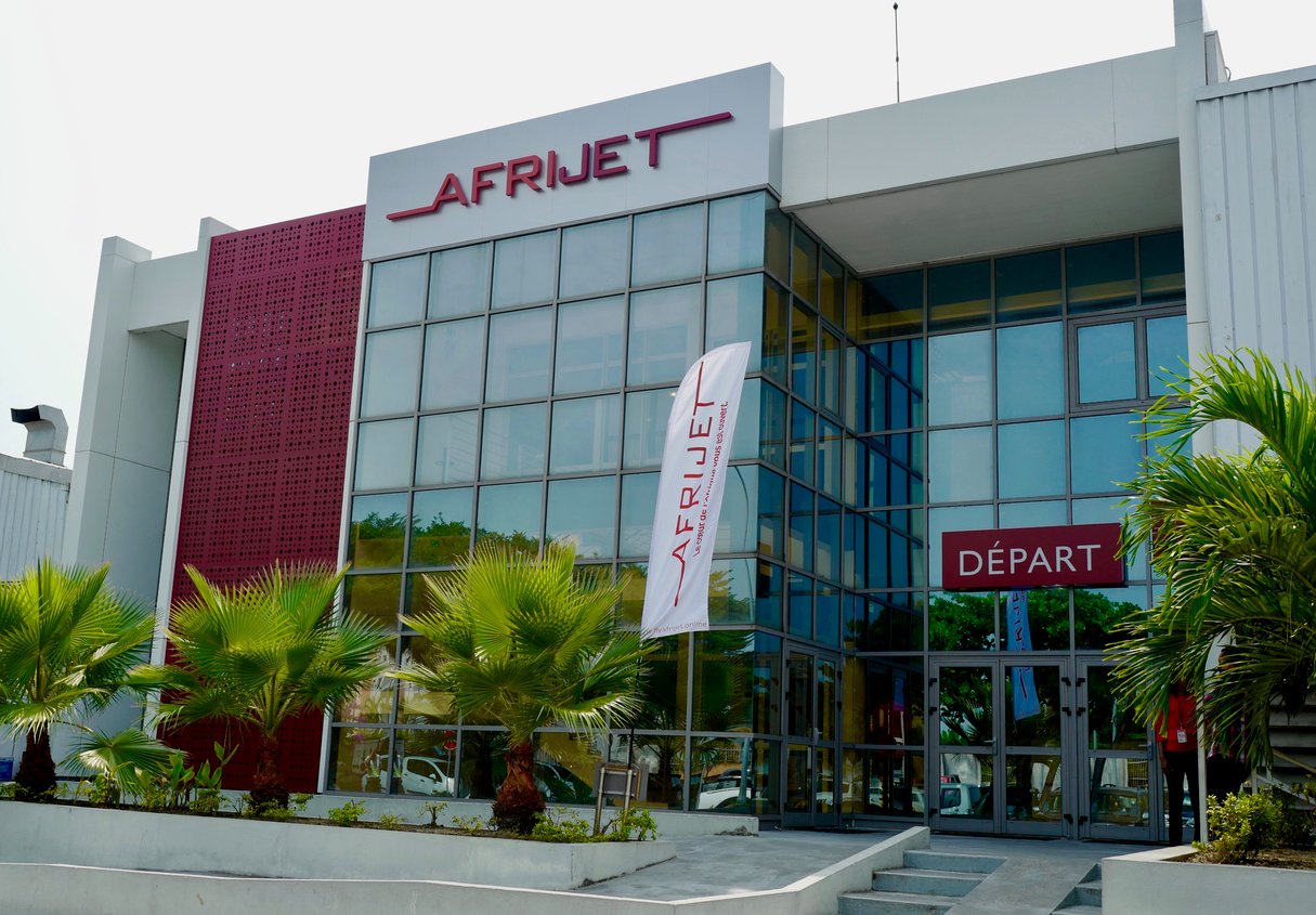 Le terminal d’Afrijet à Libreville. L’opérateur gabonais propose des vols à la demande aux grandes entreprises pétrolières. &copy; Jacques Torregano pour JA