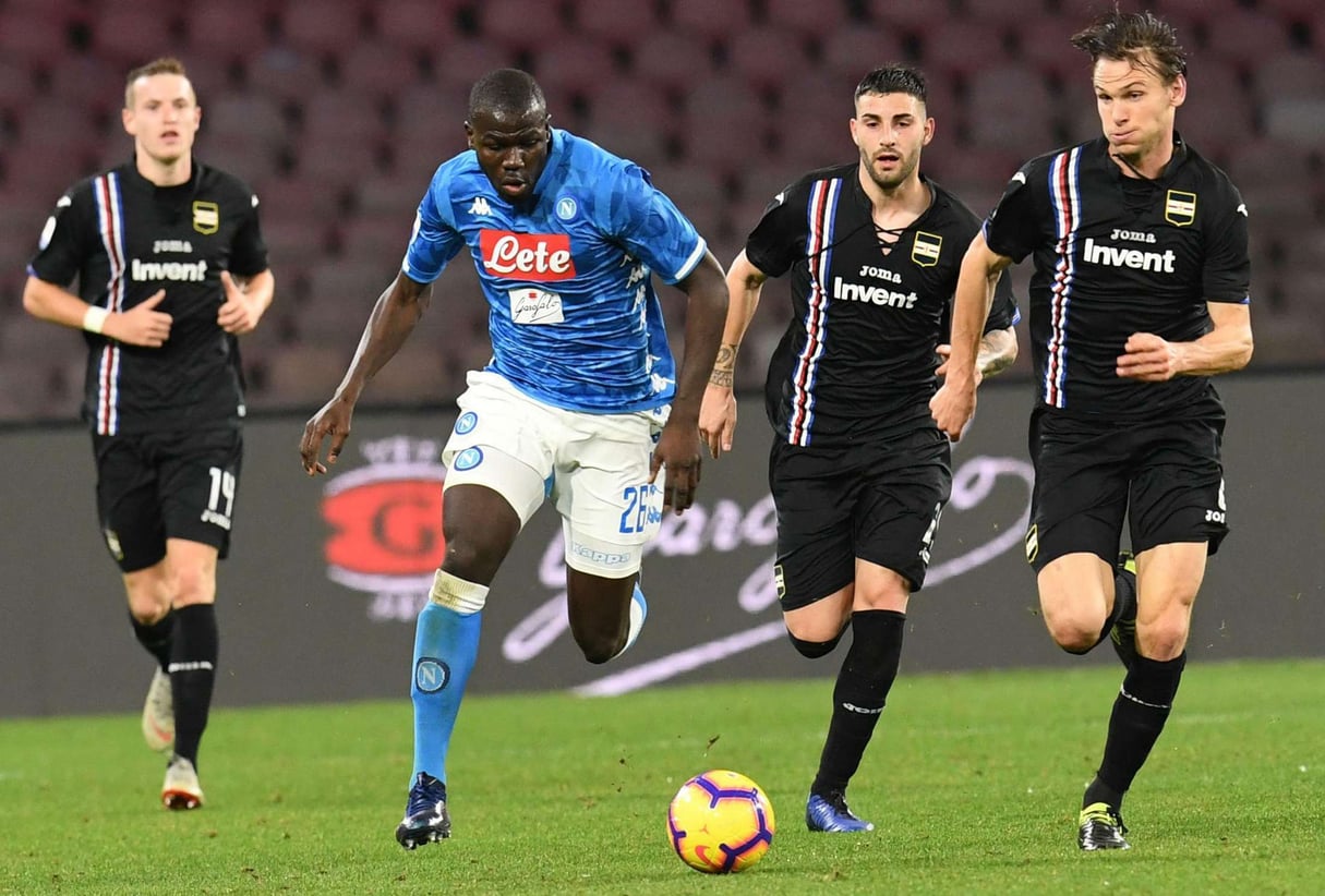 Kalidou Koulibaly (28 ans) va finalement effectuer une sixième saison à Naples. © AP/SIPA