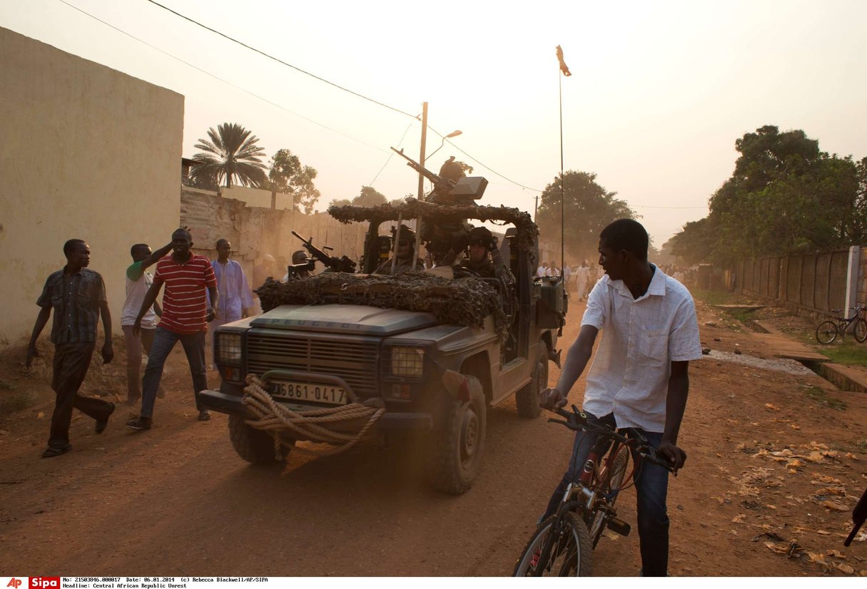 Des soldats français patrouillent près de Bangui, en Centrafrique, le 6 janvier 2014. © AP/SIPA
