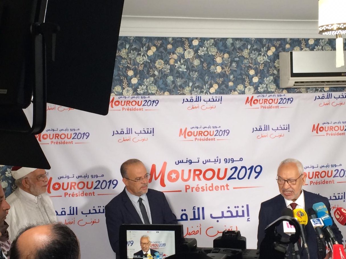 Le leader d'Ennahdha Rached Ghannouchi (à droite), aux côtés du candidat du parti à l'élection présidentielle Abdelfattah Mourou (à gauche) et de Samir Dilou, directeur de campagne. &copy; Camille Lafrance pour JA