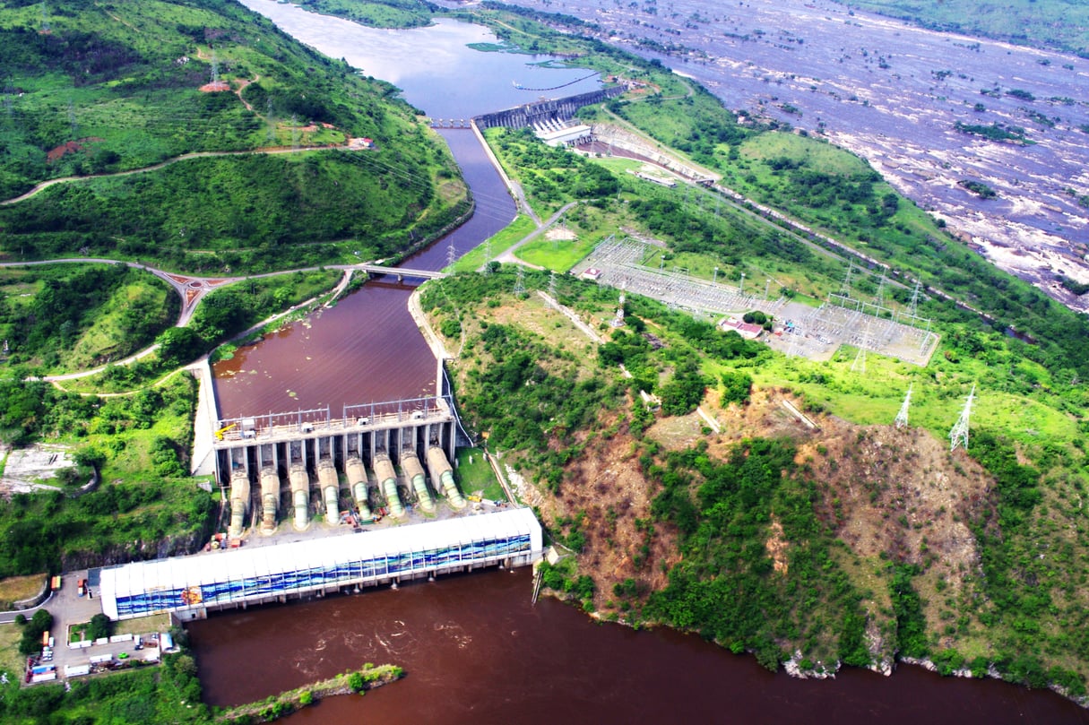 Les complexes hydroélectriques Inga 1 (à l’arrière-plan) et Inga 2 sur le fleuve Congo. © MARC JOURDIER/AFP
