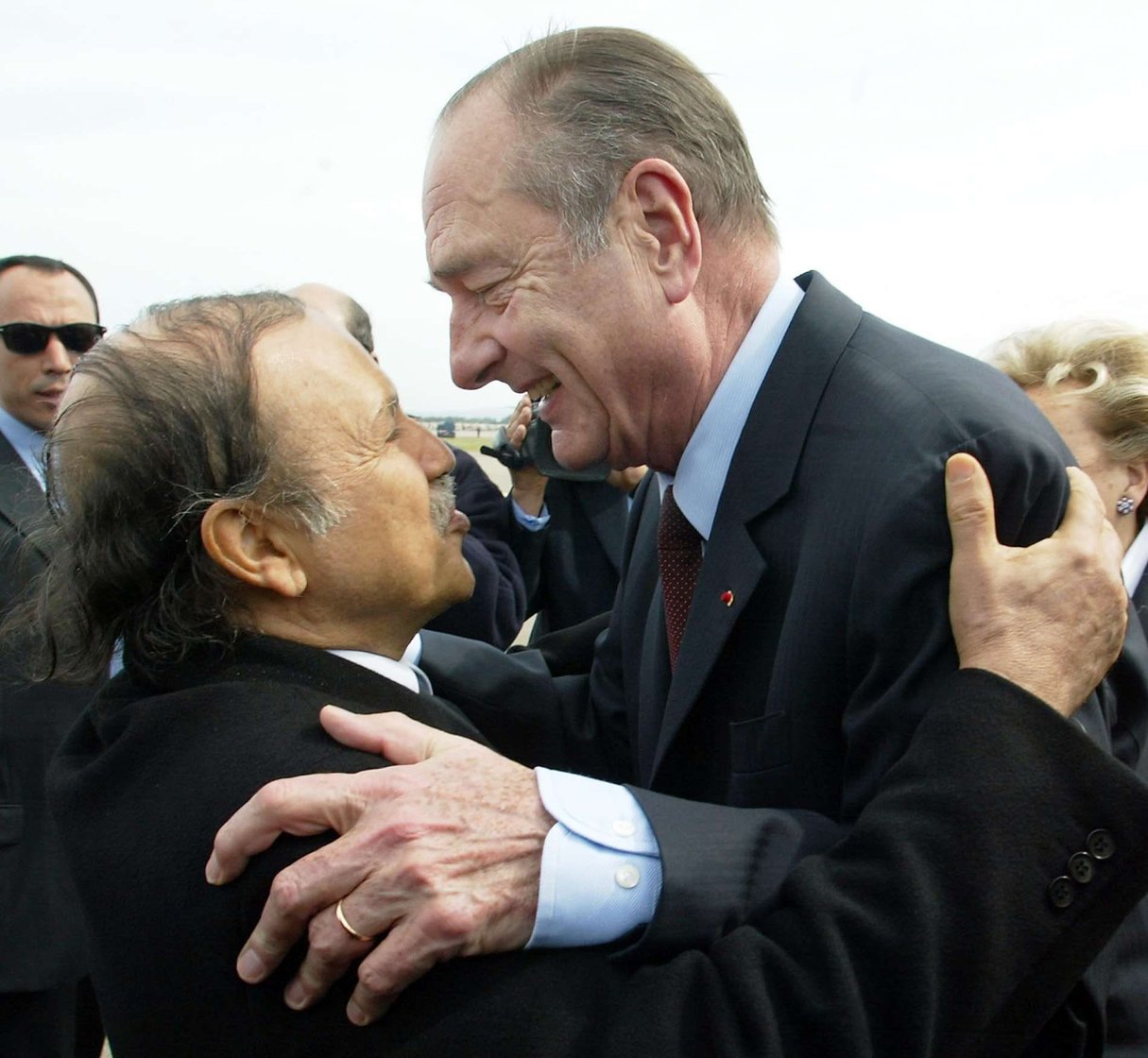 Le président français Jacques Chirac et son homologue Abdelaziz Bouteflika, en mars 2003 à Alger. © PATRICK KOVARIK/AP/SIPA