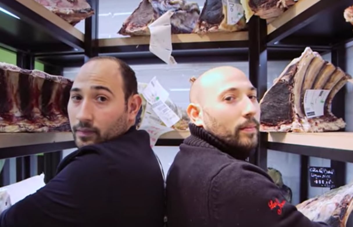 Slim et Karim Loumi, fondateurs de la boucherie Les Jumeaux aux Lilas, en banlieue parisienne. © Capture d’écran youtube