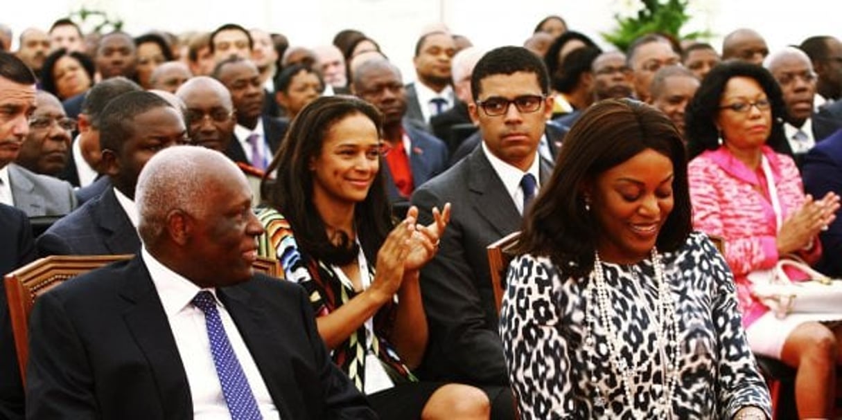 José Eduardo dos Santos, l’ex-président angolais avec sa femme Ana Paula, au premier plan. Sa fille Isabel dos Santos, au côté de son époux, Sindika Dokolo, au second plan. © Bruno Fonseca / REA