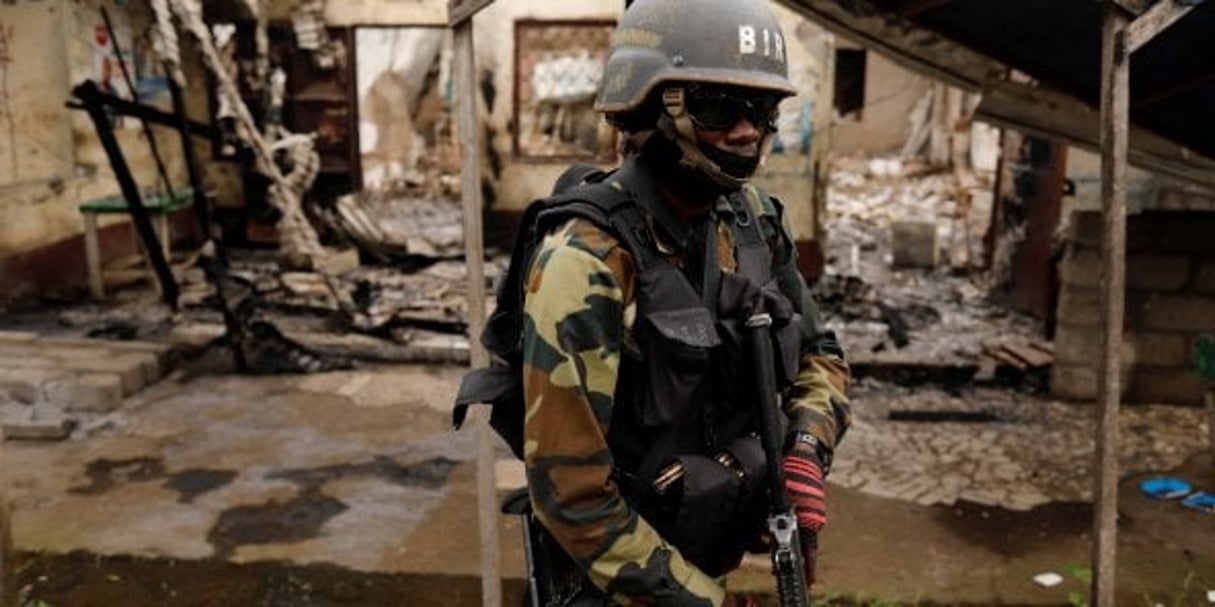 Un soldat du Bataillon d’intervention rapide (BIR), à) Buea, dans le Cameroun anglophone, en octobre 2018.(Illustration) © REUTERS/Zohra Bensemra