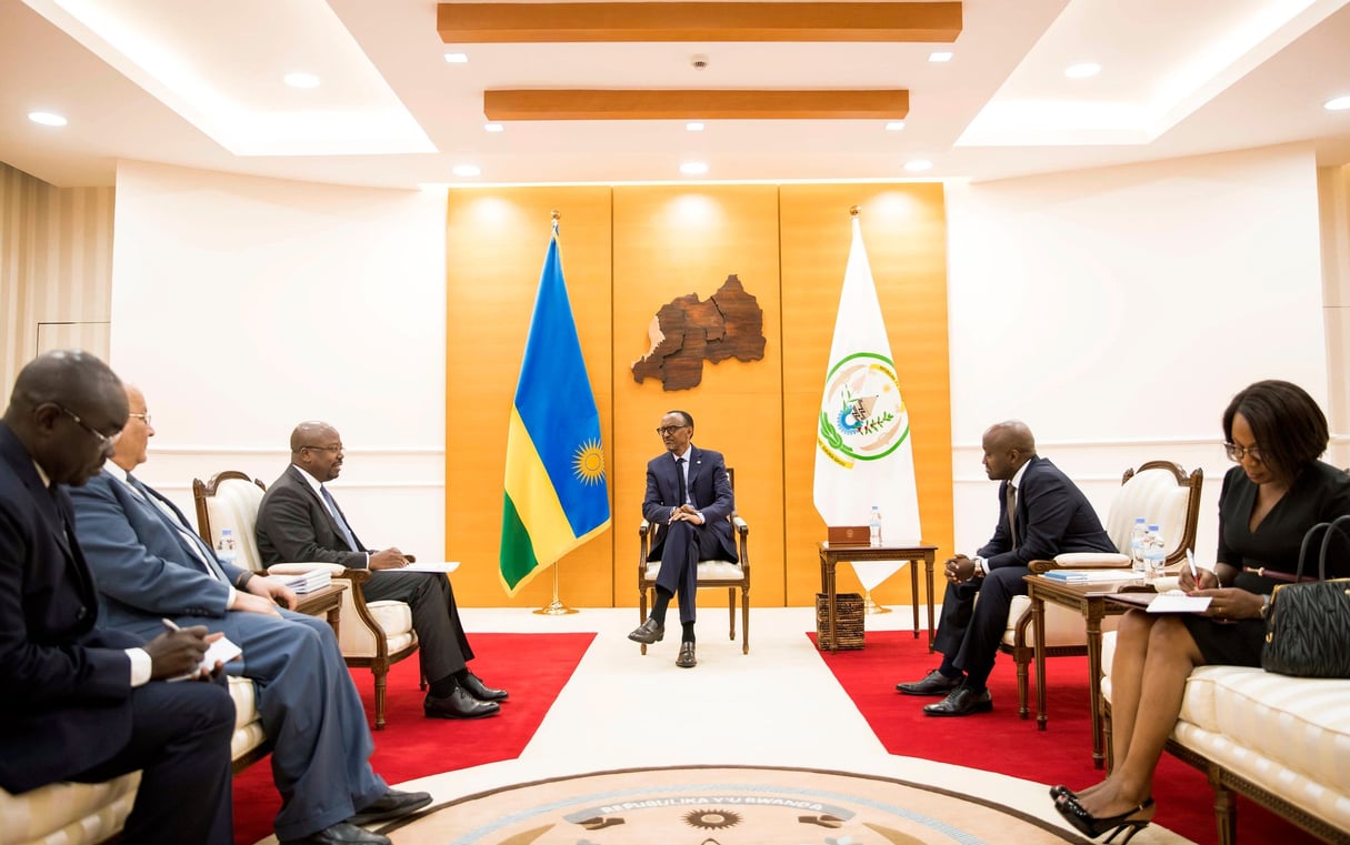 À Kigali, avec le président rwandais, Paul Kagame, le 9 septembre. &copy; Village Urugwiro
