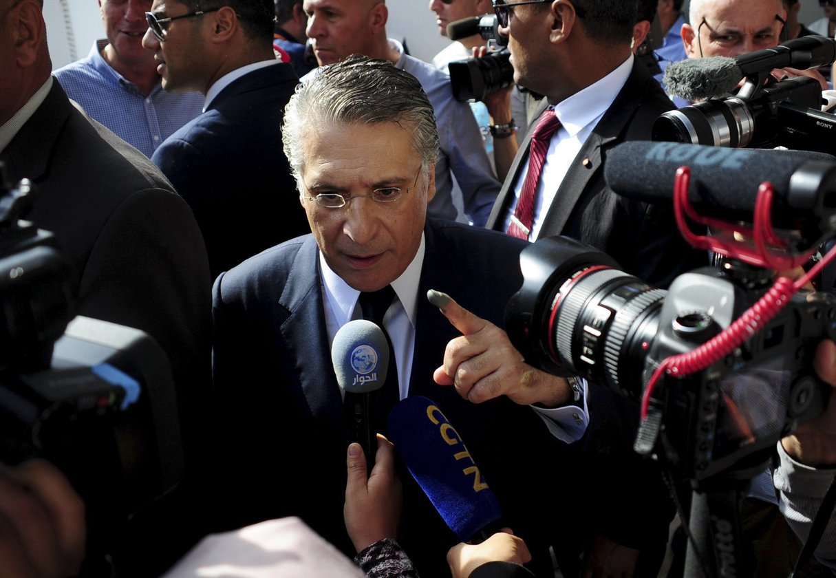 Nabil Karoui répondant aux médias après avoir voté au second tour de l'élection présidentielle, dimanche 13 octobre 2019 à Tunis. &copy; Hassene Dridi/AP/SIPA