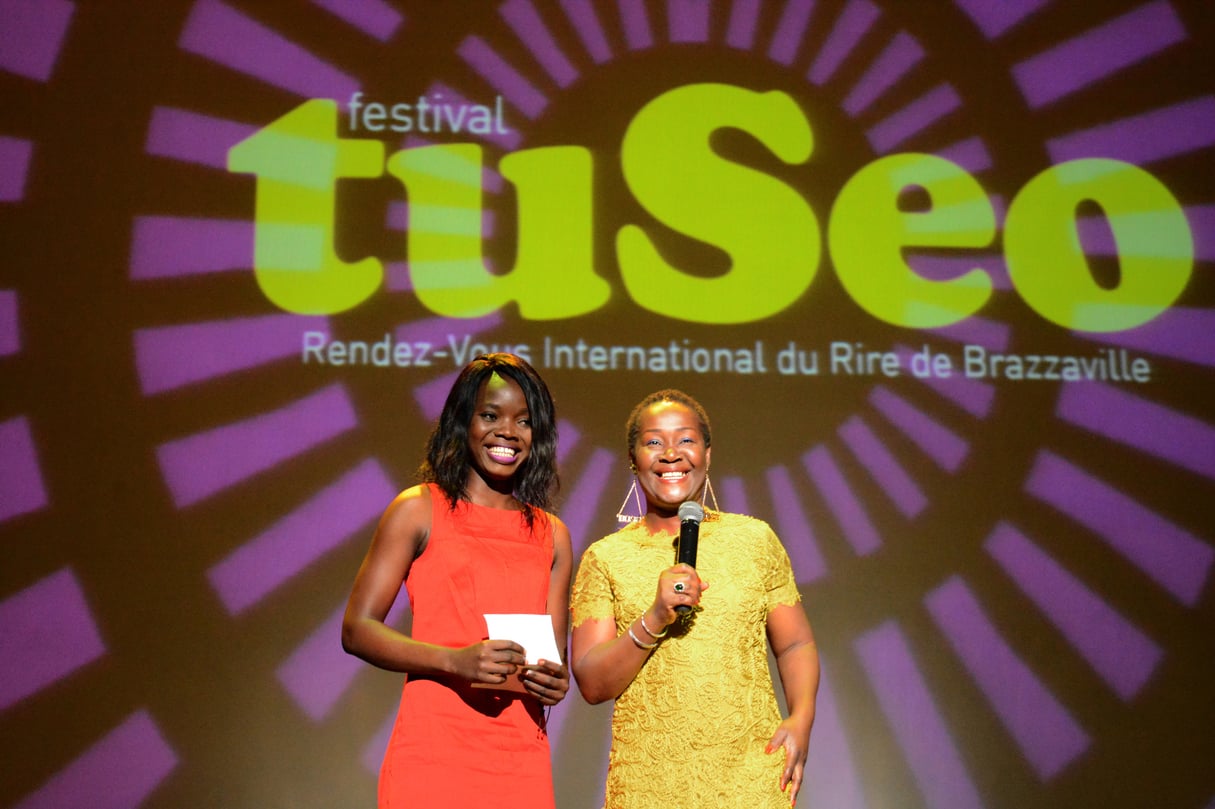Bikouta Laureathe, directrice du Festival tuSéo, et la présentatrice. © Baudouin MOUANDA