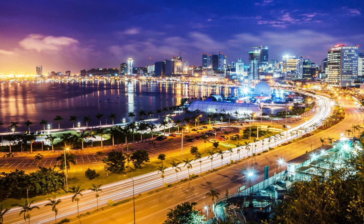 Le PIB de l’Angola 
a enregistré l’année dernière une contraction de 1,7 % (ici, à Luanda). © Fabian – stock.adobe.com