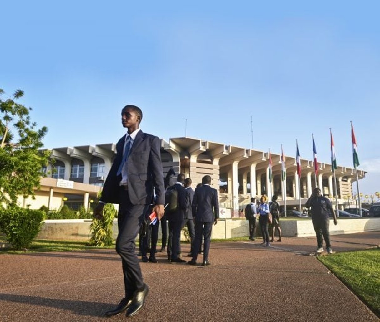 Devant le prestigieux Institut national polytechnique Félix-Houphouët-Boigny, à Yamoussoukro, en Côte d’Ivoire. © SIA KAMBOU/AFP