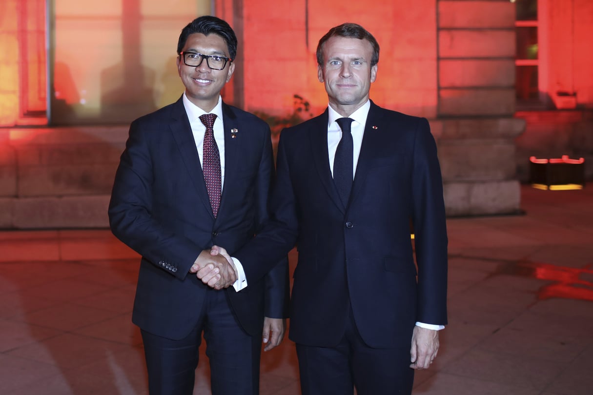 Emmanuel Macron et Andry Rajoelina, à Paris le 9 octobre 2019. © Laurent Cipriani/AP/SIPA