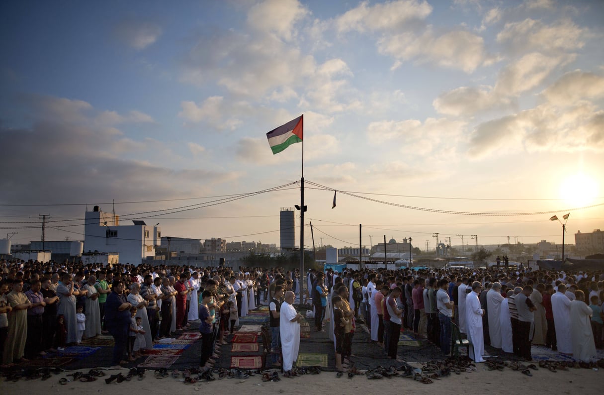 Les musulmans palestiniens prient pour marquer le premier jour de l’Aïd, à Gaza, le 11 août 2019. © Khalil Hamra/AP/SIPA