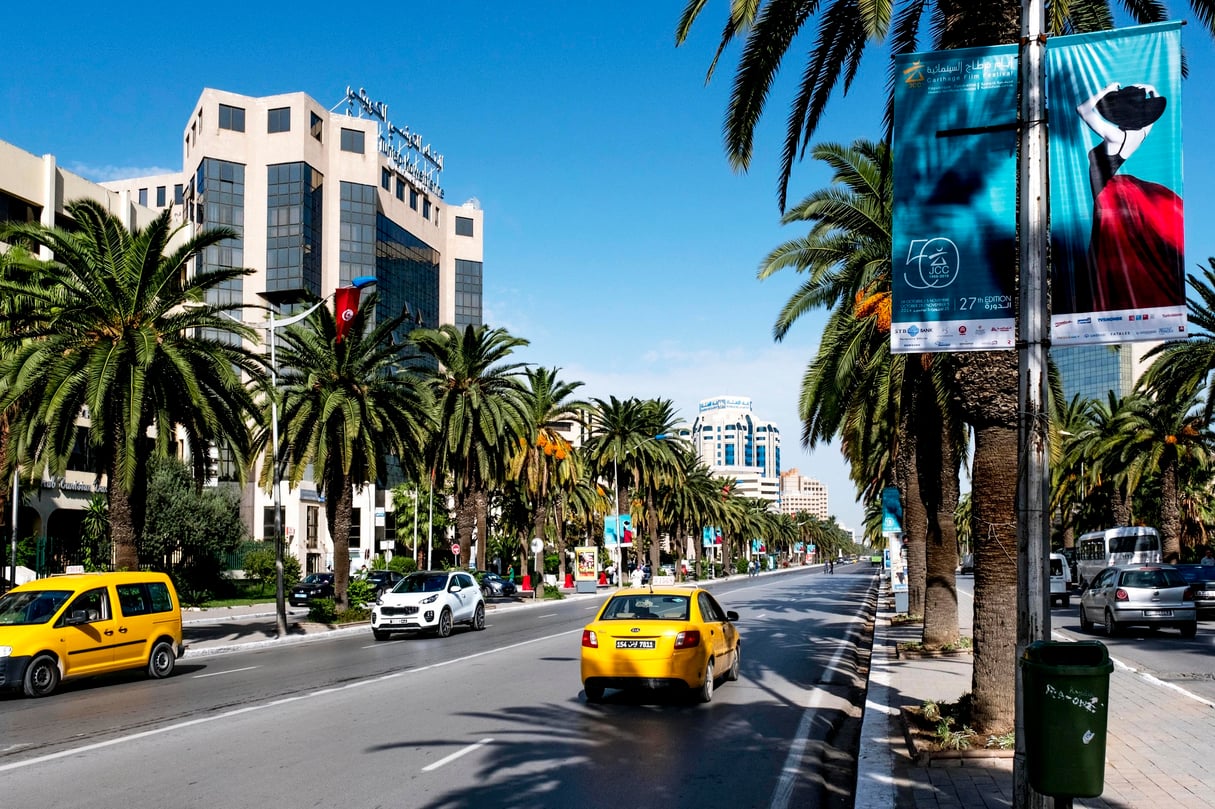 Avenue Mohammed-V, dans le centre de Tunis. © Nicolas Fauqué / www.imagesdetunisie.com