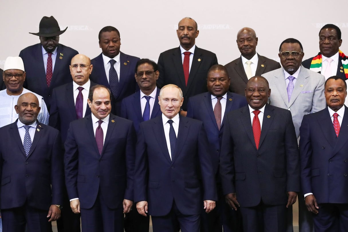 Les chefs d’État africains autour de Vladimir Poutine, le 24 octobre, en Russie. © Valery Sharifulin/TASS/Sipa USA/
