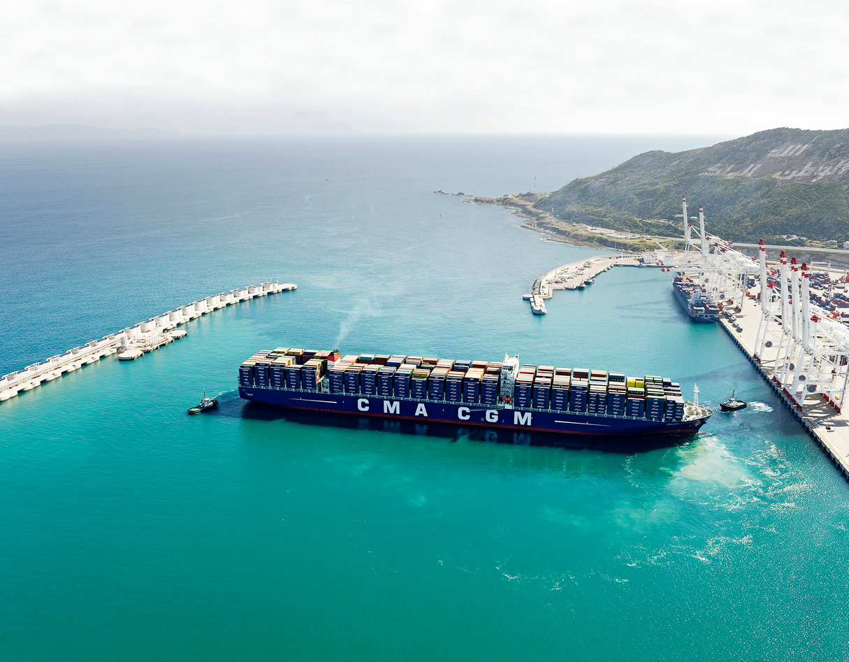 Le numéro quatre mondial du secteur a des participations dans six grands ports du continent, dont celui (ici) de Tanger Med. © Alexander Von Umbolt/CMA CGM
