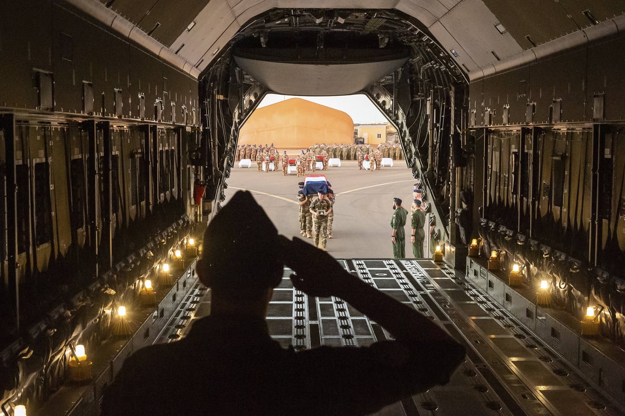 Les corps des 13 soldats français ont quitté Gao, le 30 novembre, pour la France. © William James/AP/SIPA