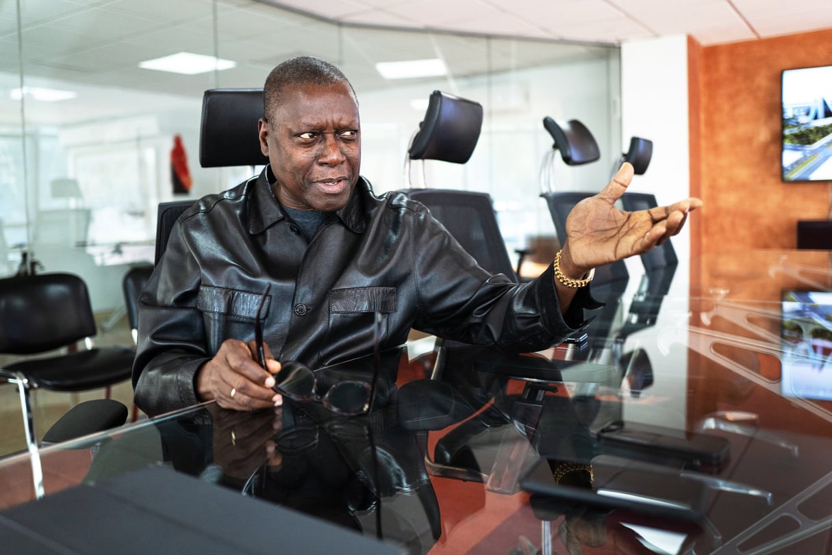 À la fin d’octobre, dans ses bureaux de la « pyramide Atepa »,à Fann-Résidences. © Sylvain Cherkaoui pour Jeune Afrique