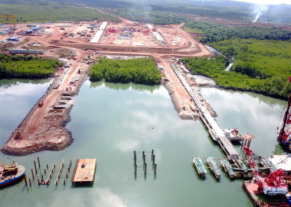 Le port fluvial du groupe chinois en cours de construction sur le fleuve Fatala se situe à une dizaine de kilomètres de la ville de Boffa. © presse