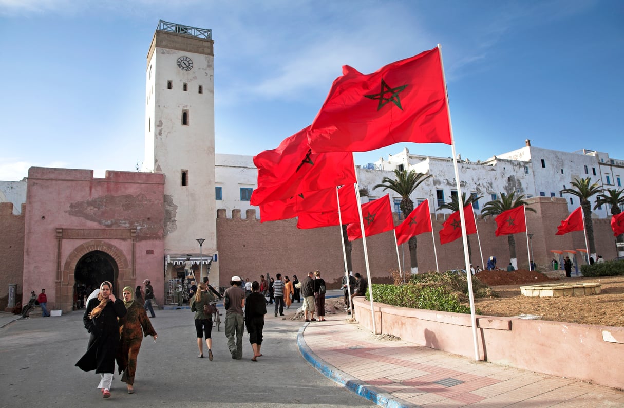 La ville portuaire d’Essaouira ornée de drapeaux nationaux à la veille d’une visite royale. © Jaume Juncadella