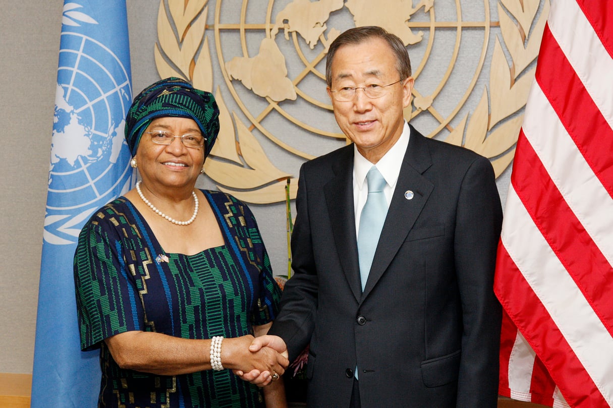L’ancien secrétaire général de l’ONU Ban Ki-Moon et l’ex-présidente du Liberia Ellen Johnson-Sirleaf. &copy; UN Photo/John McIlwaine