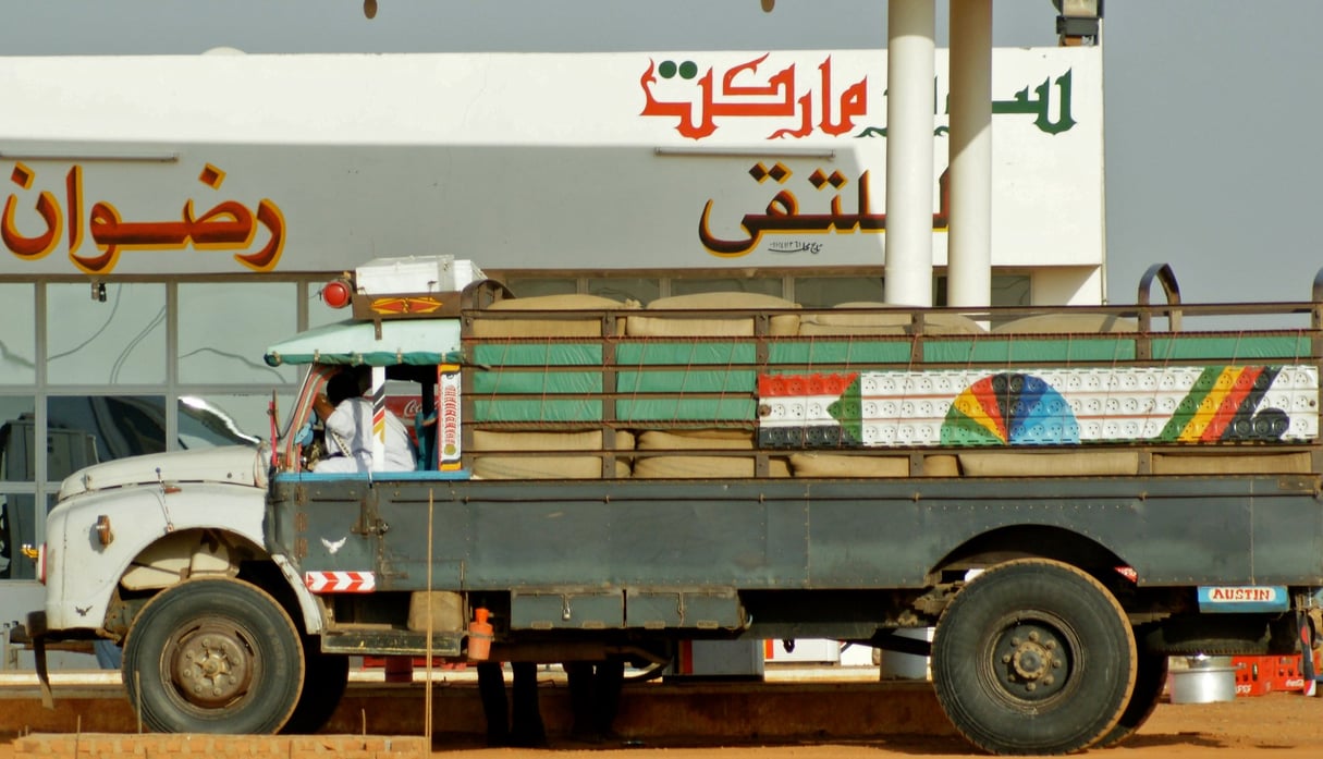 Un camion au Soudan © fiverlocker