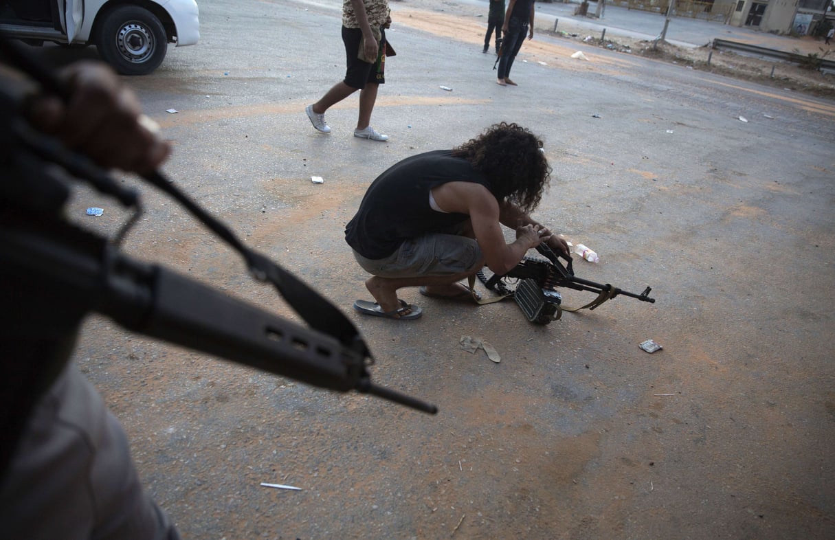Un combattant fidèle au gouvernement de Tripoli, lors des combats contres les troupes du général Haftar, en avril 2019 (archives). &copy; Mohamed Ben Khalifa/AP/SIPA