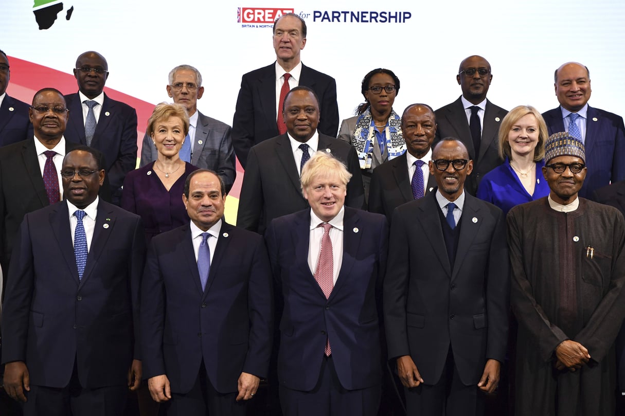 Le Premier ministre britannique Boris Johnson, au centre, accueille le Sommet sur l’investissement en Afrique du Royaume-Uni à Londres, le 20 janvier 2020. © Ben Stansall/AP/SIPA