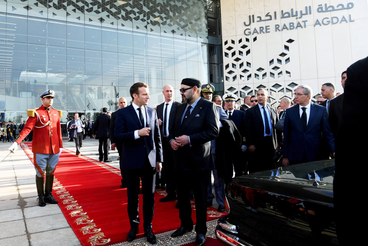 Avec Emmanuel Macron, lors de l’inauguration de la ligne à grande vitesse, à la gare de Rabat, le 15 novembre 2018. &copy; Christophe Archambault/REUTERS